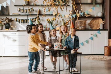 10 Ide Dekorasi Background Ulang Tahun Anak Sederhana untuk Pesta di Rumah
