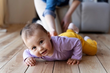 5 Manfaat Latihan Tummy Time untuk Perkembangan Bayi