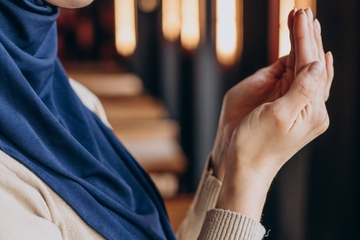 Doa Hari Pertama Haid Lengkap dengan Bacaan, Arti, dan Amalan Lainnya