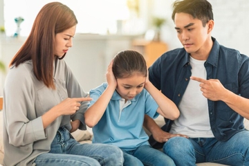 Moms dan Dads, Ini Akibatnya Jika Anak Sering Dibentak dan Dipukul
