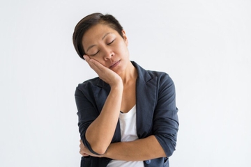 Bukan Hanya Berhenti Menstruasi, Ini Tanda-Tanda Awal Menopause yang Perlu Moms Tahu