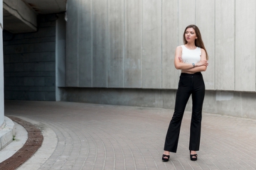 Ini Model Celana yang Cocok untuk Paha Besar