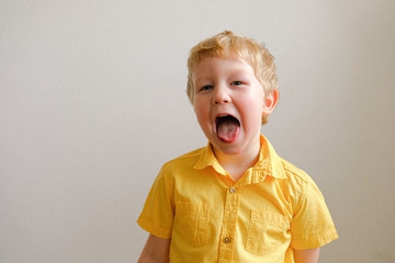 Tips Mengajarkan Anak agar Lebih Serius dan Tidak Selalu Bercanda