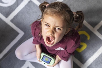 Hati-Hati, Moms! Ini 5 Efek Buruk Memanjakan Anak
