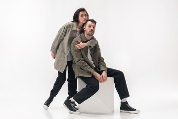 Match the Style dengan Rekomendasi Baju Couple untuk Moms dan Dads