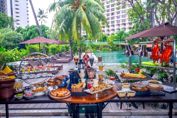 Rekomendasi Buka Puasa Seru: Menu Lezat Mancanegara di Tepi Kolam Renang