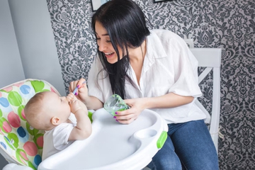 7 Tips Kreatif Memperkenalkan MPASI Pertama untuk Bayi