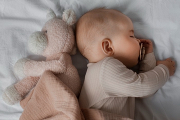 Bolehkah Bayi Tidur Miring? Ini Penjelasannya, Moms