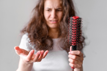 7 Arti Mimpi Rambut Rontok yang Perlu Anda Ketahui