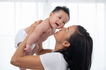 Selain Pertanda Datangnya Rejeki, Ini 7 Arti Mimpi Menggendong Bayi Laki-Laki