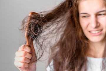 4 Cara Jitu Mengatasi Rambut yang Rontok Parah