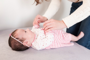 Kenapa Bayi Sering Kaget Seperti Kejang? Ini Penjelasannya, Moms