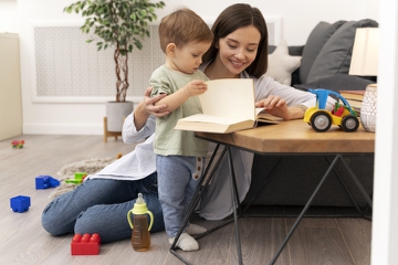Hati-hati Pilih Babysitter untuk Anak, Ini Tanda-tanda Babysitter yang Buruk