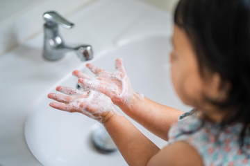 10 Tips Mengajarkan Anak Mencuci Tangan dengan Benar