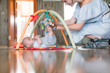 15 Mainan Bayi 4 Bulan Terbaik untuk Tumbuh Kembang Optimal