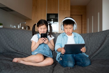 Moms, Ini Efek Blue Light pada Kualitas Tidur Anak
