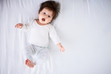 Mata Bayi Sering Melihat ke Atas? Ketahui Penyebab dan Cara Mengatasinya