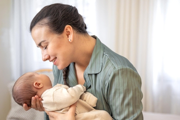 10 Cara Stimulasi Bayi 2 Bulan agar Tumbuh Cerdas