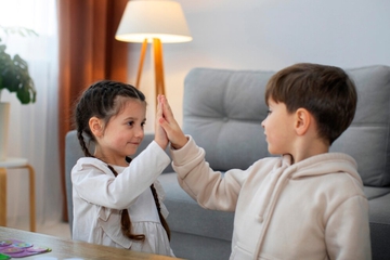 Orang Tua Perlu Bijak, Ini Cara Efektif Mengatasi Sibling Rivalry pada Anak