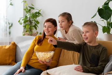 Libur Lebaran Makin Seru, Ini Rekomendasi Film dan Serial Lokal untuk Ditonton Bersama Keluarga