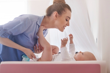 Rekomendasi Tisu Basah Bayi yang Aman dan Lembut untuk Ganti Popok