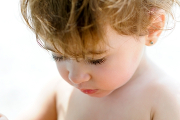 Ingin Bulu Mata Bayi Lentik? Ini Cara Alami Melakukannya, Moms