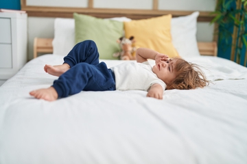 Moms, Ini Penyebab Anak 2 Tahun Sering Menangis saat Tidur