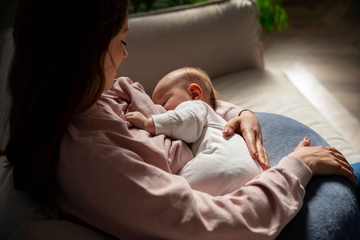 Mimpi Menyusui Bayi Sebelah Kiri, Apa Benar Simbol Rezeki?