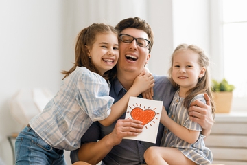 Punya Anak Perempuan Bisa Membuat Ayah Hidup Lebih Lama? Ini Kata Penelitian