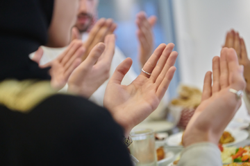 Niat Puasa Ramadan, Ini Bacaan dan Tata Caranya Sesuai MUI untuk Moms dan Keluarga
