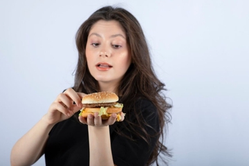 10 Makanan yang Dihindari Jika Ingin Cepat Hamil