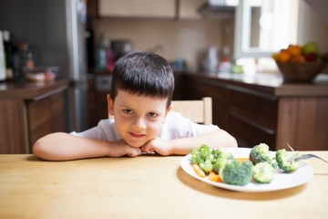 Anak Tidak Suka Makan Sayur? Ini 6 Tips untuk Mengatasinya