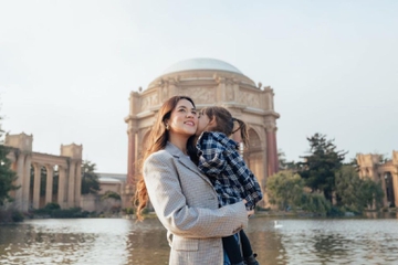 Jaga Privasi, Deretan Selebriti ini Memilih Tak Memperlihatkan Wajah Anak Mereka