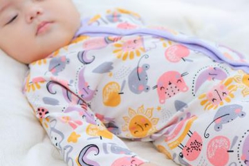 Lindungi Bayi dari Gigitan Nyamuk, Moms Bisa Kenakan Si Kecil Pakaian Ini