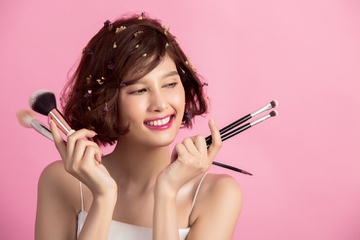 6 Tips Makeup Aman dan Natural untuk Ibu Hamil