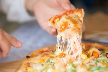 Moms, Ini Pilihan Alternatif Keju Mozarella untuk Pizza