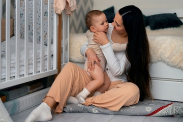 7 Cara Menghilangkan Benjolan di Belakang Telinga Bayi