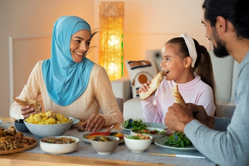 Ini Arti Mimpi Makan Bersama Keluarga dan Teman