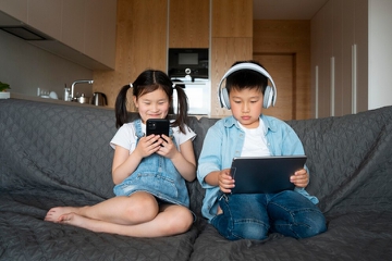 Waspada Kecanduan Gadget pada Anak, Ini 7 Cara Simpel Mengatasinya