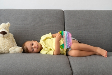 Langkah Tepat Pertolongan Pertama Anak Sakit Perut yang Wajib Moms Ketahui