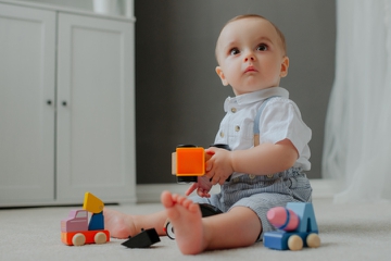 Mainan Bayi 5 Bulan untuk Dukung Tumbuh Kembangnya