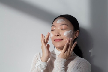 Rutinitas Skincare Minimalis untuk Ibu Menyusui