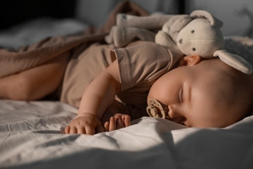Tips Mengatur Pola Tidur yang Sehat untuk Bayi Baru Lahir