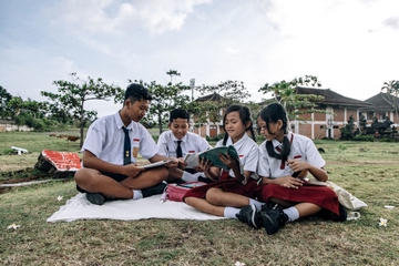 Perbedaan Sekolah Negeri dan Swasta: Mana yang Cocok untuk Si Kecil?