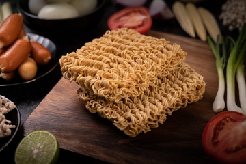 Ini Akibatnya Jika Anak Sering Makan Mi Instan