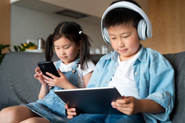 Ini Dampak Handphone pada Perkembangan Anak