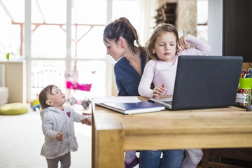 Moms, Lakukan Ini Jika Ingin Bekerja Setelah Punya Anak