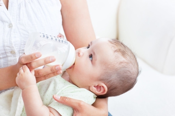 Efek Fatal Memberikan Air Sebagai Minuman Untuk Bayi