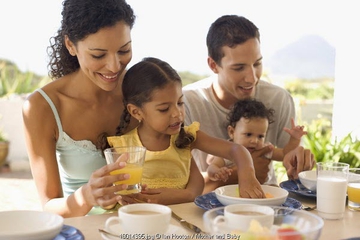 Agar Anak Terbiasa Makan Sehat