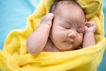 Moms, Jangan Bersihkan Tali Pusat Bayi dengan Alkohol!